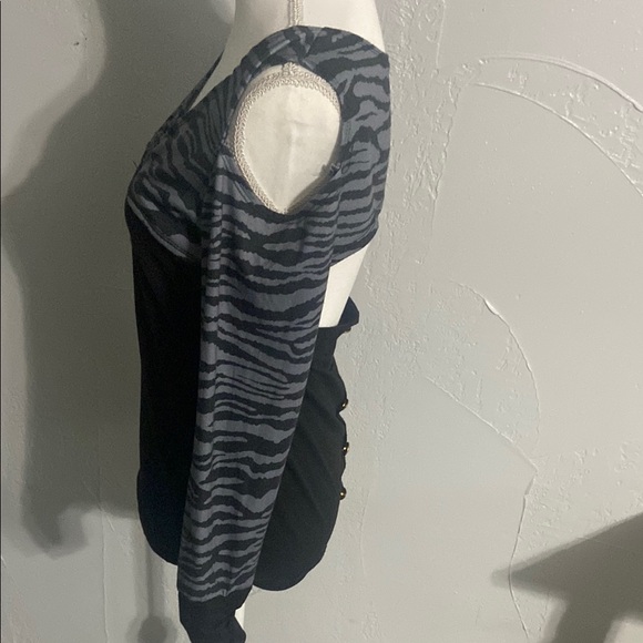 Asymmetrical Black and Gray Long Sleeve Blouse - Picture 3 of 3